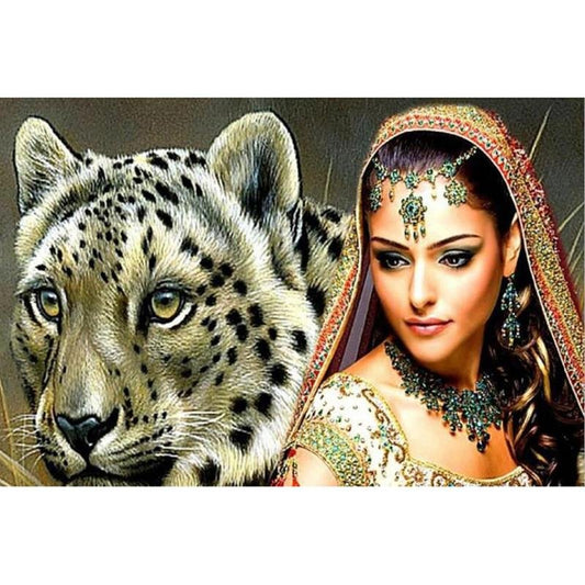 Beauté d'une Fille indienne avec un Léopard